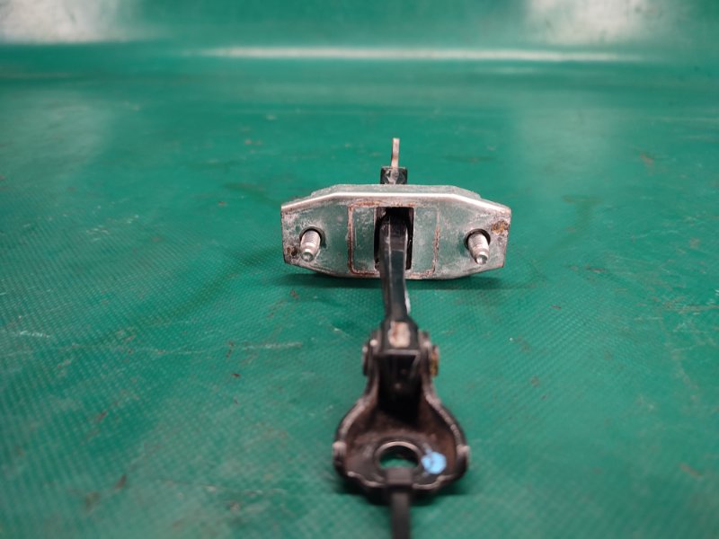 Ограничитель двери передний правый VENZA 09-16 Ограничитель двери передний правый VENZA 09-16