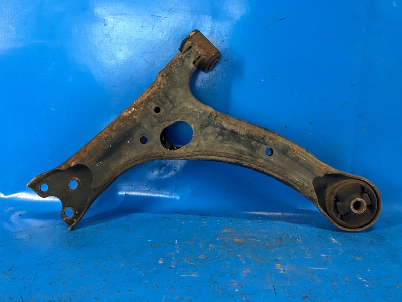 Рычаг передней подвески нижний правый PRIUS - 20 03-11 2006 1NZ-FXE 1.5L