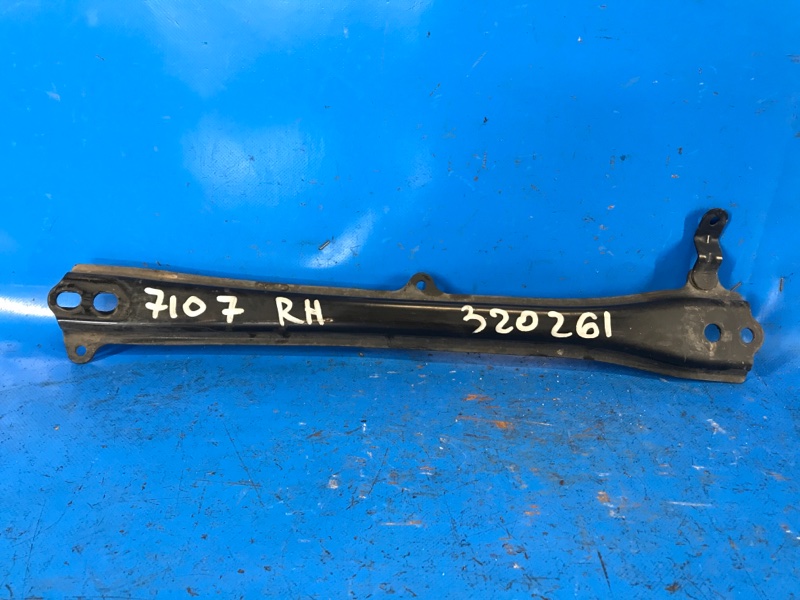 Кронштейн крепления передней панели правый TOYOTA PRIUS 16- 2016 1.8 2ZRFXE 5110747020 Б/У