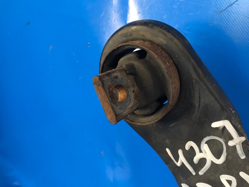 Рычаг задней подвески продольный правый MITSUBISHI OUTLANDER GF 12- 2.4