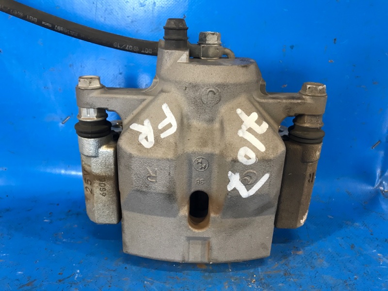 Суппорт тормозной передний правый TOYOTA PRIUS 16- 2016 1.8 2ZRFXE 4773047060 Б/У