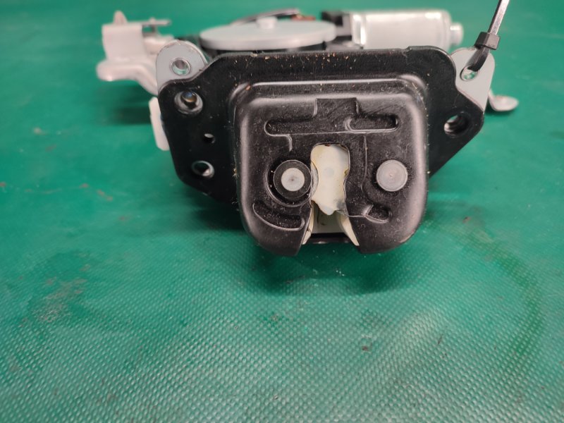 Замок крышки багажника NISSAN X-TRAIL/ROGUE T32 13-20 2.5 QR25DE