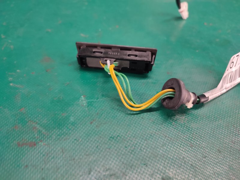 Кнопка открывания багажника наружная X-TRAIL/ROGUE T32 13-20 2017 2.5 QR25DE Кнопка открывания багажника наружная X-TRAIL/ROGUE T32 13-20 2017 2.5 QR25DE