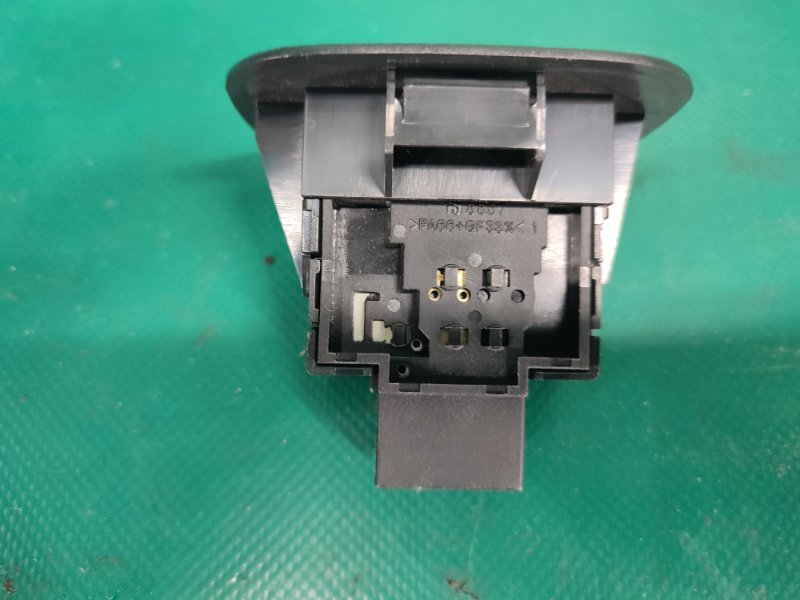 Кнопка закрывания крышки багажника NISSAN X-TRAIL/ROGUE T32 13-20 2.5 QR25DE