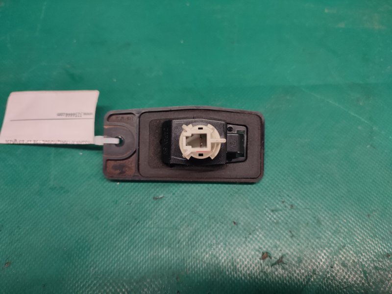 Подсветка номера задняя правая NISSAN X-TRAIL/ROGUE T32 13-20 2.5 QR25DE