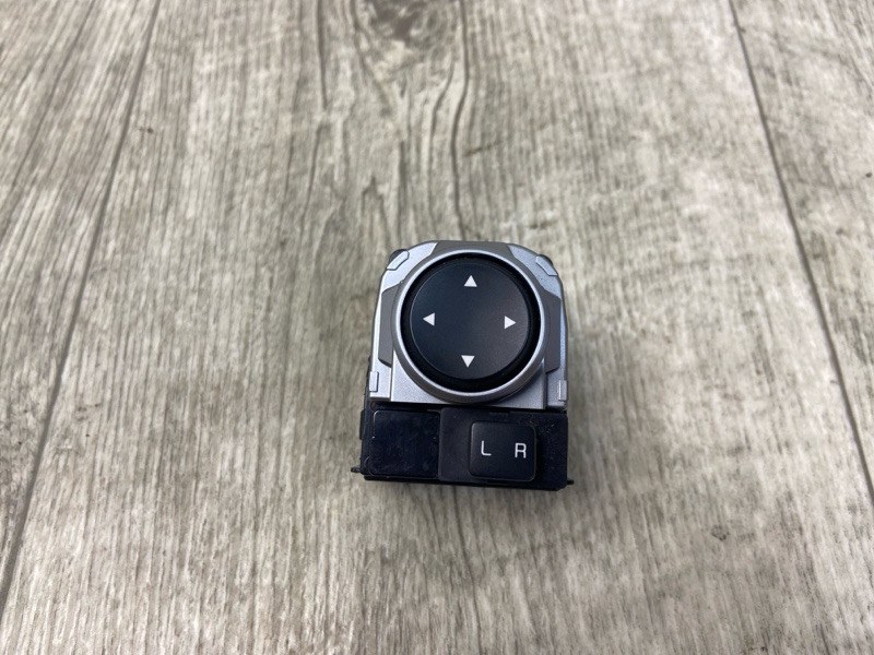 Запчасть блок управления зеркалами KIA FORTE BD 18-21 2019 2.0 93530M6200 Б/У Блок управления зеркалами KIA FORTE BD 18-21 2019 2.0 93530M6200 Б/У