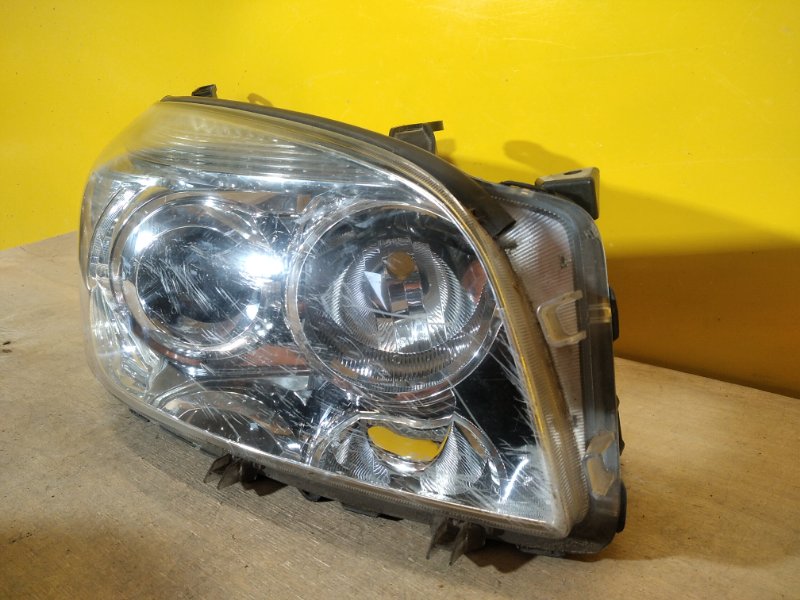 Фара правая TOYOTA RAV4 05-12
