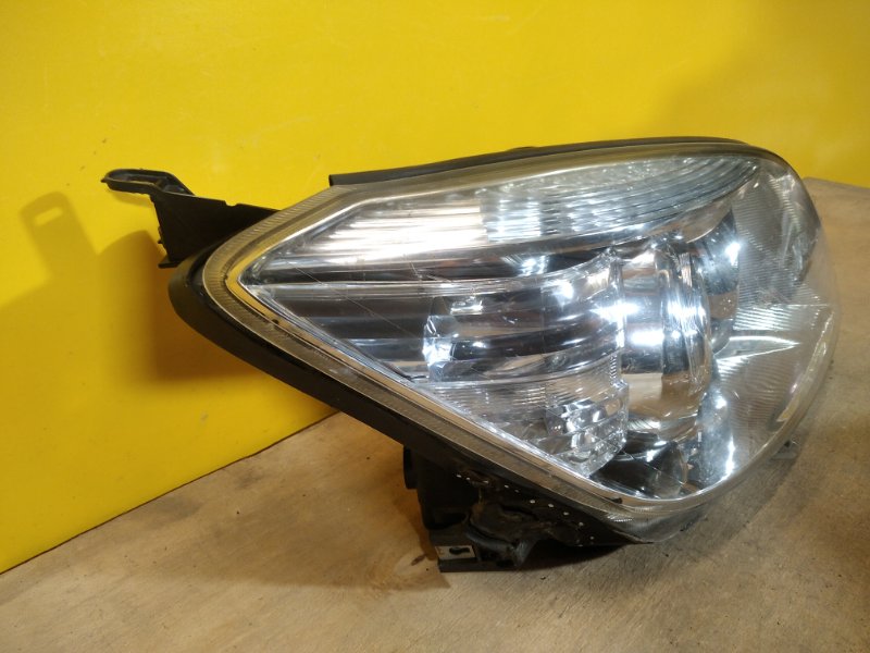 Фара правая RAV4 05-12