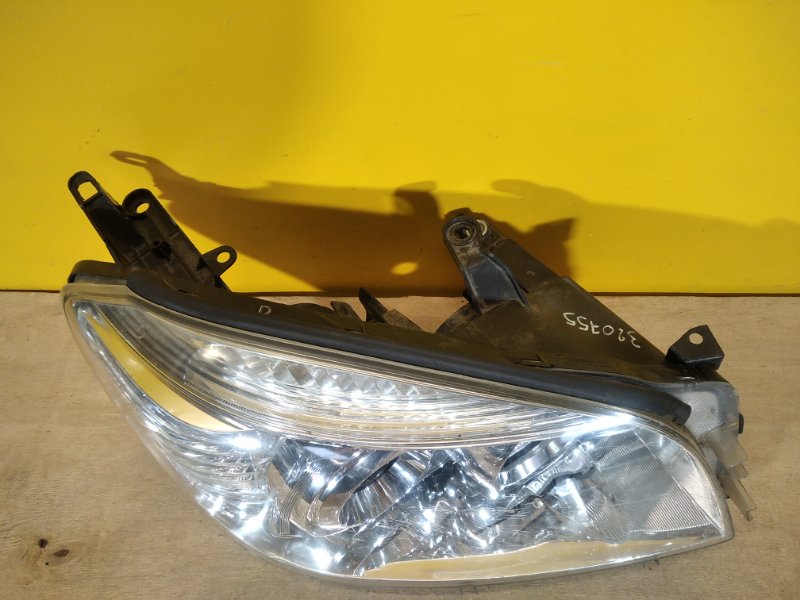 Фара правая RAV4 05-12