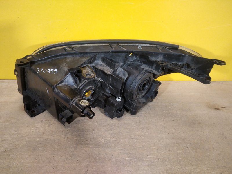 Фара правая RAV4 05-12