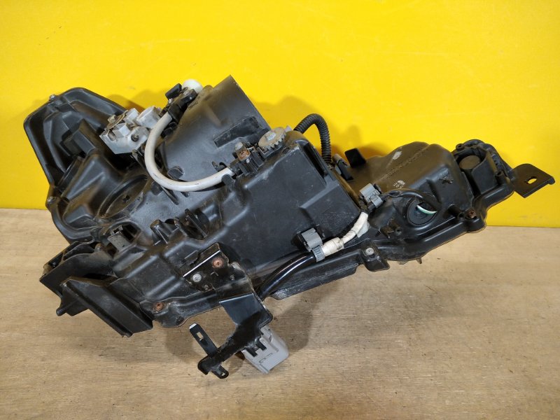 Фара левая IS250/350 13-20