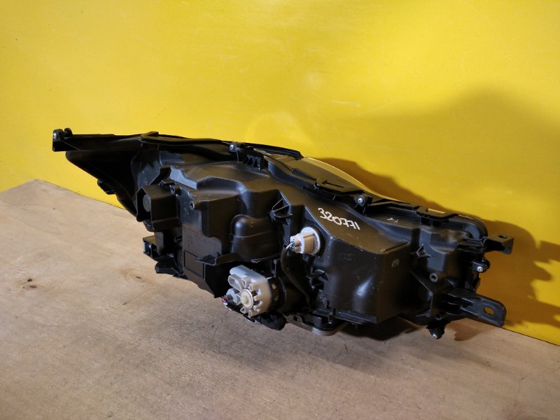 Фара левая IS250/350 13-20