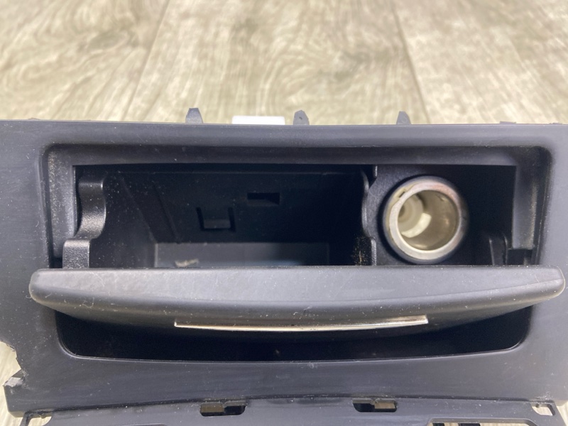 Пепельница FX/QX70 S51 08-17 2008 5.0 VK50VE Пепельница FX/QX70 S51 08-17 2008 5.0 VK50VE