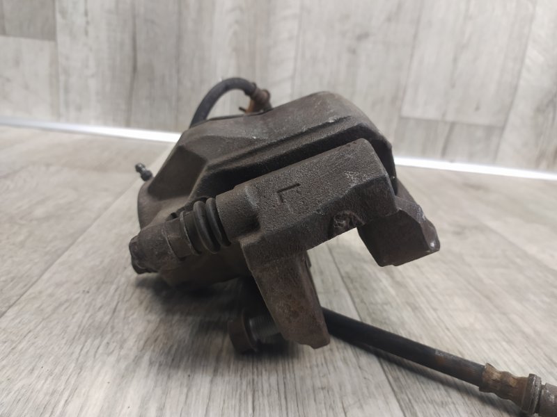 Суппорт тормозной передний левый RAV4 05-12 2.4