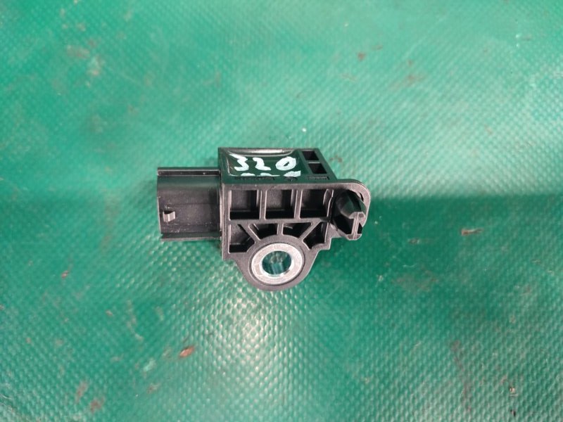 Датчик удара задний правый NISSAN X-TRAIL/ROGUE T32 13-20 2.5 QR25DE