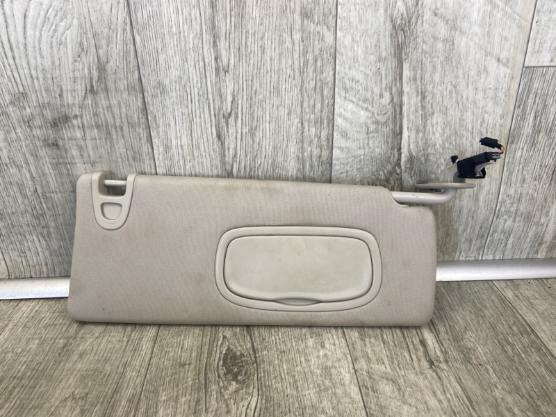 Запчасть козырек солнцезащитный правый JEEP CHEROKEE 14- 2016 2.4 ED8 1UB78HDAAG Б/У Козырек солнцезащитный правый JEEP CHEROKEE 14- 2016 2.4 ED8 1UB78HDAAG Б/У