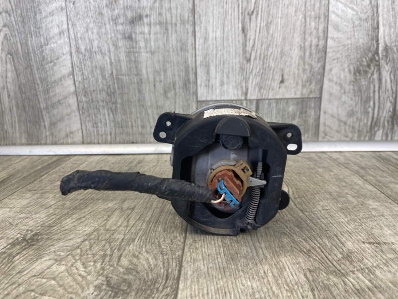 Противотуманная фара CHEROKEE 14- 2016 2.4 ED8 Противотуманная фара CHEROKEE 14- 2016 2.4 ED8