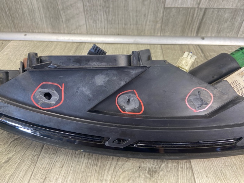 Фара правая CHEROKEE 14- 2016 2.4 ED8 Фара правая CHEROKEE 14- 2016 2.4 ED8