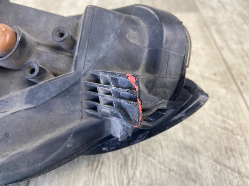 Фара правая CHEROKEE 14- 2016 2.4 ED8 Фара правая CHEROKEE 14- 2016 2.4 ED8