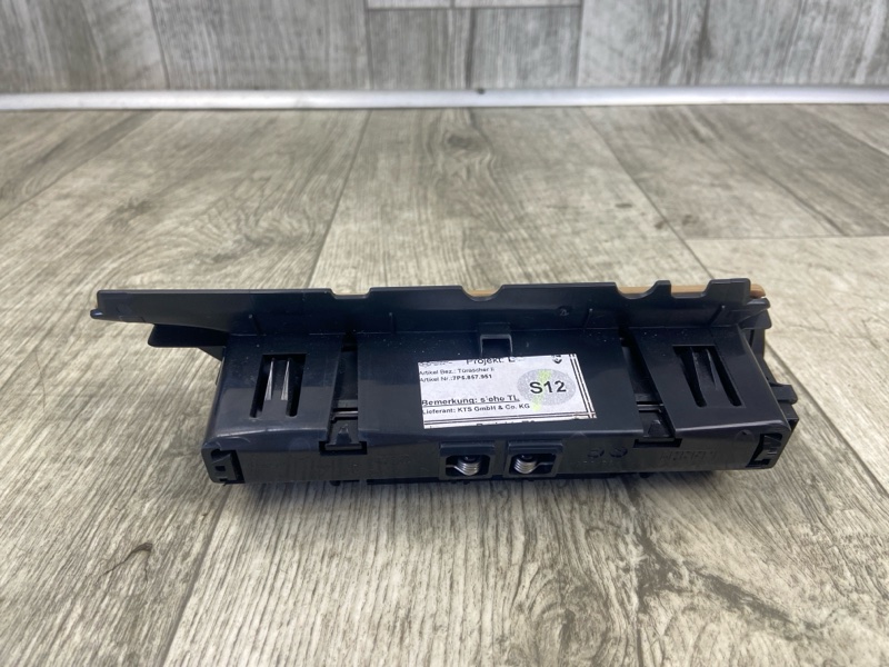 Пепельница задняя левая CAYENNE 10-18 2011 4.8L