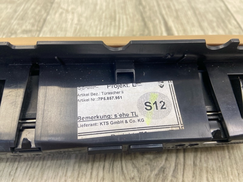 Пепельница задняя левая CAYENNE 10-18 2011 4.8L