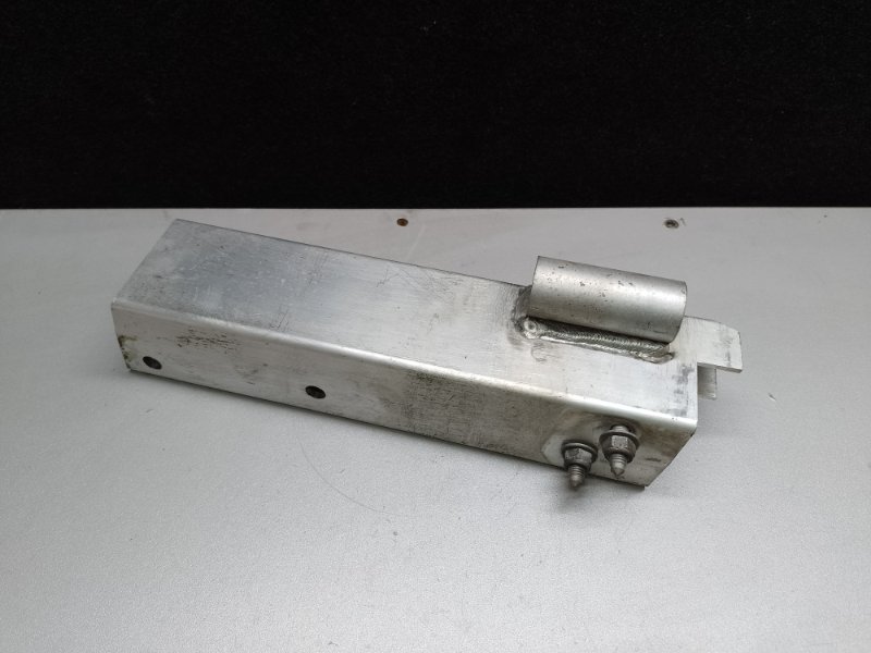 Кронштейн усилителя заднего бампера правый AUDI Q5 08-16 2015 8R CPMB 2.0 TFSI 8R0 807 332 D Б/У