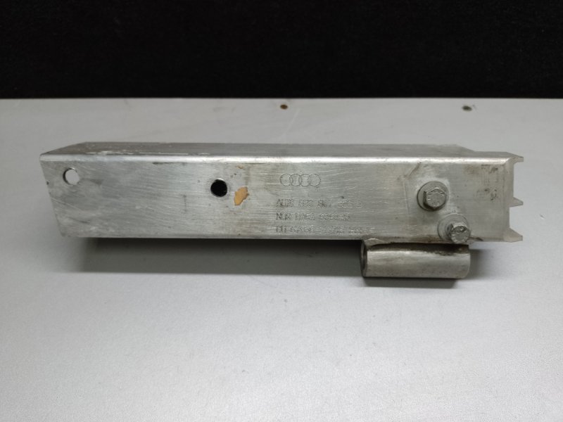 Кронштейн усилителя заднего бампера правый Q5 08-16 2015 8R CPMB 2.0 TFSI