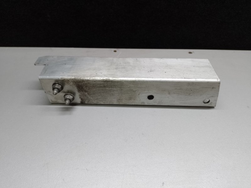 Кронштейн усилителя заднего бампера левый Q5 08-16 2015 8R CPMB 2.0 TFSI