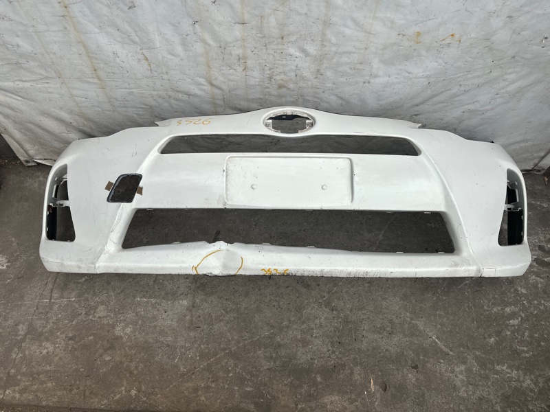 Бампер передний PRIUS C/AQUA 11-14 2013 NHP10L 1NZ-FXE 1.5L
