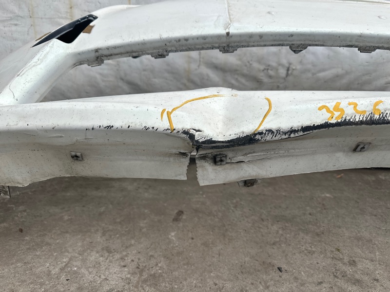 Бампер передний PRIUS C/AQUA 11-14 2013 NHP10L 1NZ-FXE 1.5L