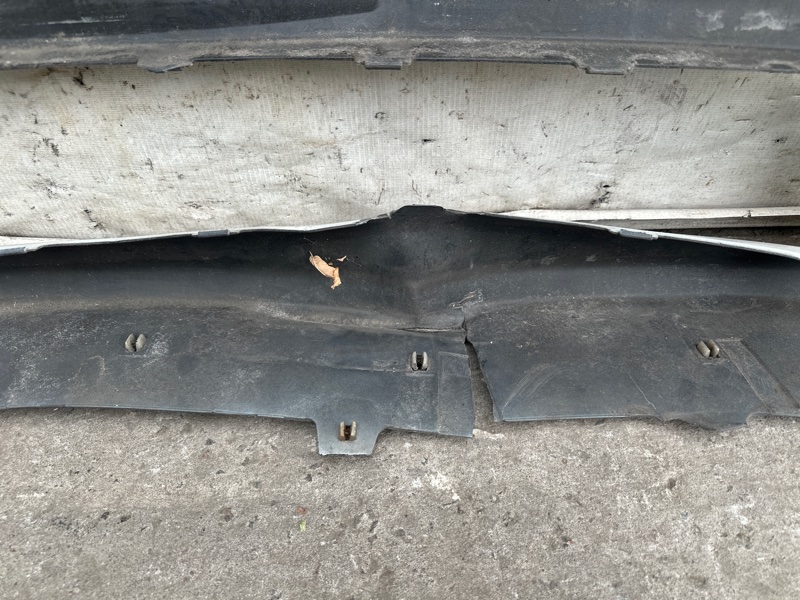 Бампер передний PRIUS C/AQUA 11-14 2013 NHP10L 1NZ-FXE 1.5L