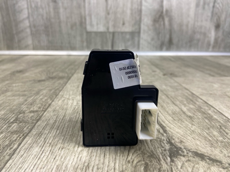 Блок управления зеркалами ELANTRA AD 16- 2019 2.0 G4NH