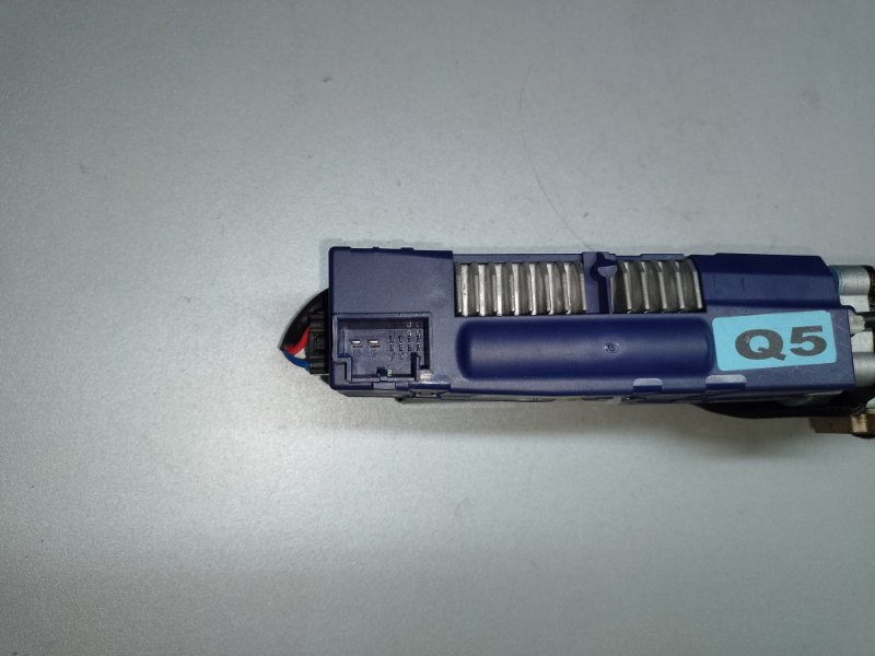 Моторчик привода ляды правый AUDI Q5 08-16 8R CPMB 2.0 TFSI Моторчик привода ляды правый AUDI Q5 08-16 8R CPMB 2.0 TFSI