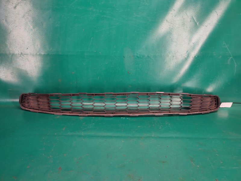 Решетка переднего бампера передняя NISSAN LEAF 10-17 62256-3NA5A Б/У