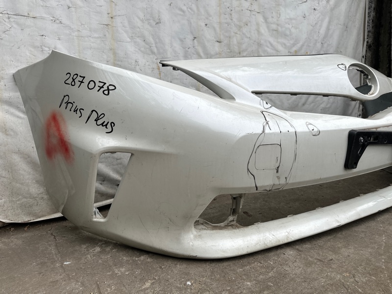 Бампер передний TOYOTA PRIUS PLUS 11-14