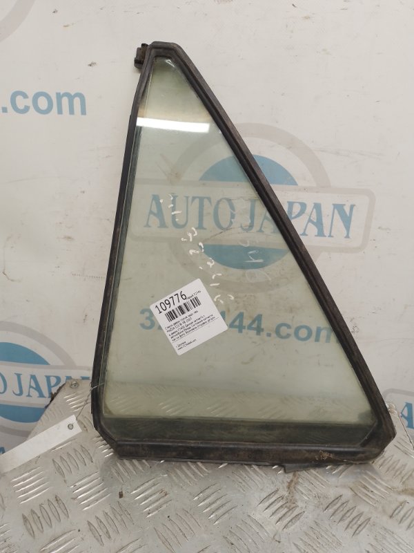 Стекло двери глухое заднее левое MAZDA 323 BJ 98-2003 B25H-73-661A Б/У