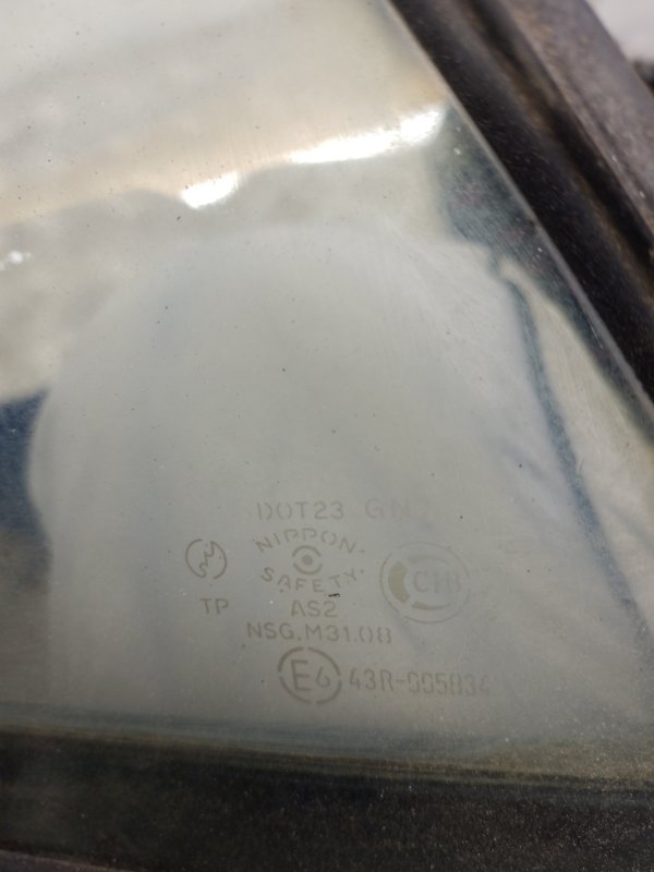 Стекло двери глухое заднее левое 323 BJ 98-2003