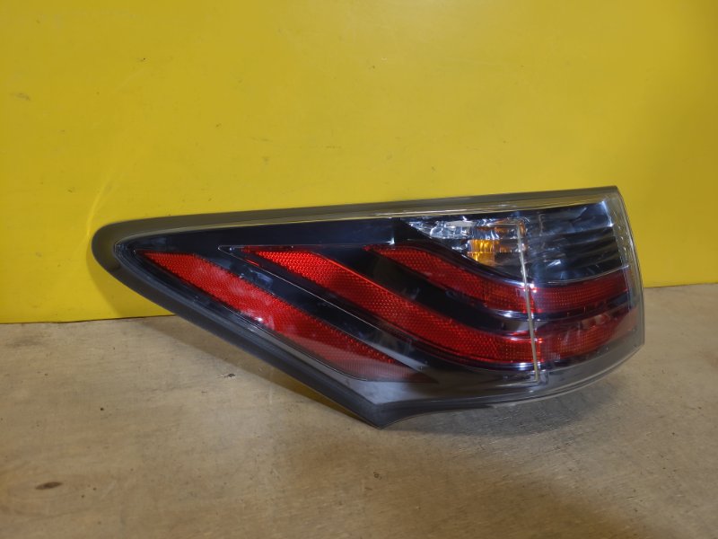 Фонарь наружный левый CT200 11-17