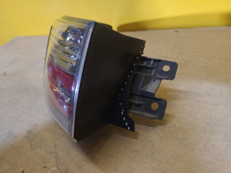 Фонарь наружный левый CT200 11-17