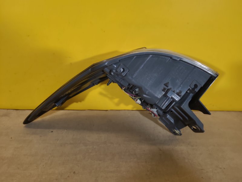 Фонарь наружный левый CT200 11-17