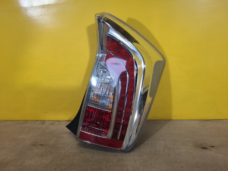 Фонарь наружный правый TOYOTA PRIUS - 30 09-17 81551-47180 Б/У