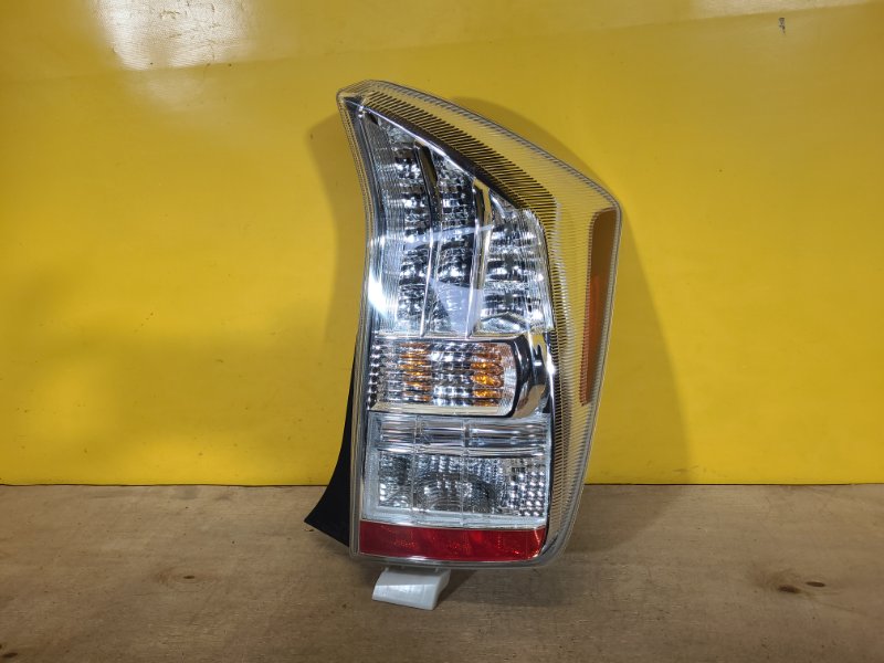 Фонарь наружный правый TOYOTA PRIUS - 30 09-17 8155147111 Б/У