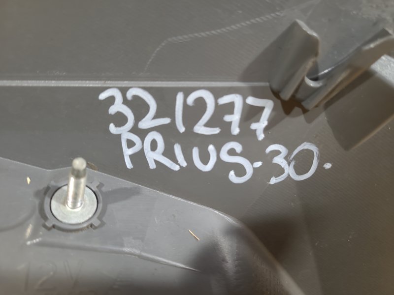 Фонарь наружный правый PRIUS - 30 09-17