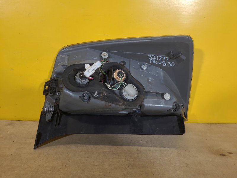 Фонарь наружный правый PRIUS - 30 09-17