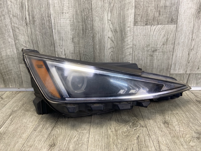 Запчасть фара правая HYUNDAI ELANTRA AD 16- 2019 2.0 G4NH 92102F3500 Б/У Фара правая HYUNDAI ELANTRA AD 16- 2019 2.0 G4NH 92102F3500 Б/У