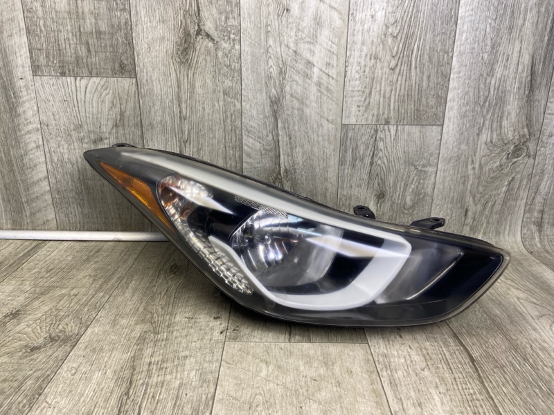 Фара правая HYUNDAI ELANTRA MD 10-15 2014 1.8 G4NB 921023Y500 Б/У