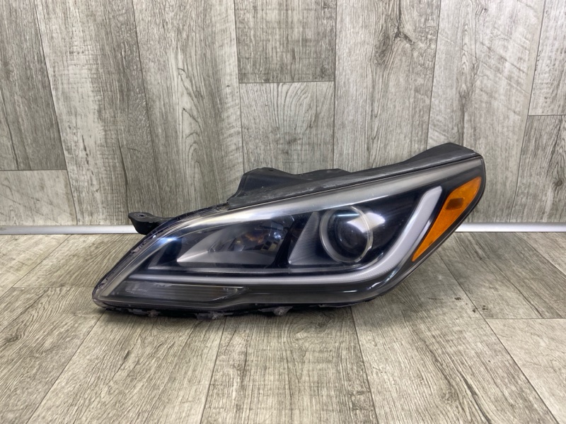 Запчасть фара левая HYUNDAI SONATA LF 2014- 2015 2.0 G4NG 92101E6030 Б/У Фара левая HYUNDAI SONATA LF 2014- 2015 2.0 G4NG 92101E6030 Б/У