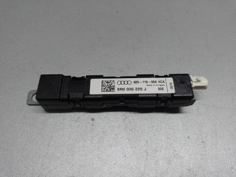 Усилитель антенны AUDI Q5 08-16 2015 8R CPMB 2.0 TFSI 8R0 035 225 J Б/У