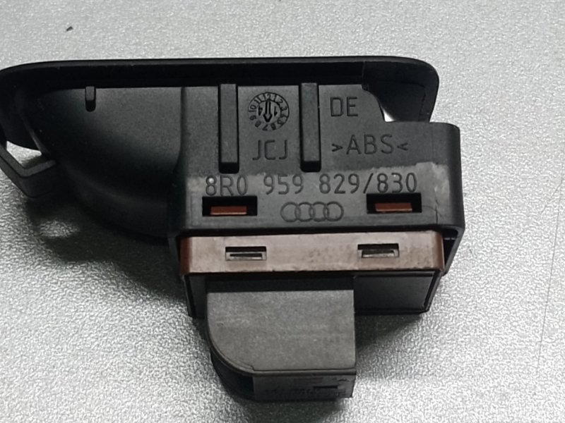 Кнопка открывания багажника внутренняя передняя левая AUDI Q5 08-16 8R CPMB 2.0 TFSI Кнопка открывания багажника внутренняя передняя левая AUDI Q5 08-16 8R CPMB 2.0 TFSI