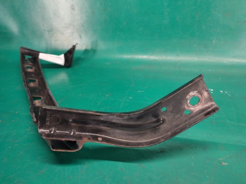 Кронштейн переднего бампера (под фарой) правый MDX (YD2) 06-13